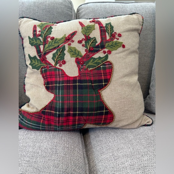 PIER 1 Decorative Xmas throw pillow. - Picture 1 of 7